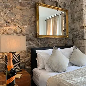 https://royal-mile-suites-by-the-castle.edinburghhotelsuk.org